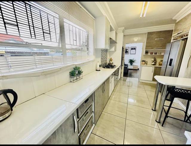 5 BEDROOM PROPERTY TO RENT IN VANDERBIJLPARK SE 3